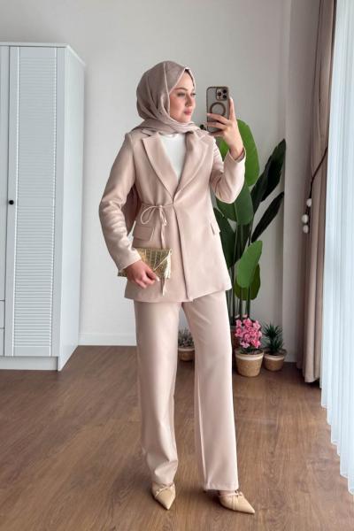 Yandan Bağcıklı Ceketli Takım  Bej