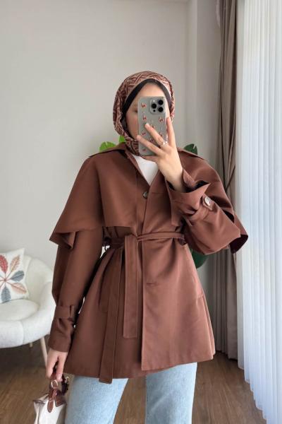 Pelerin Detaylı Ara Boy Trenç Kahverengi